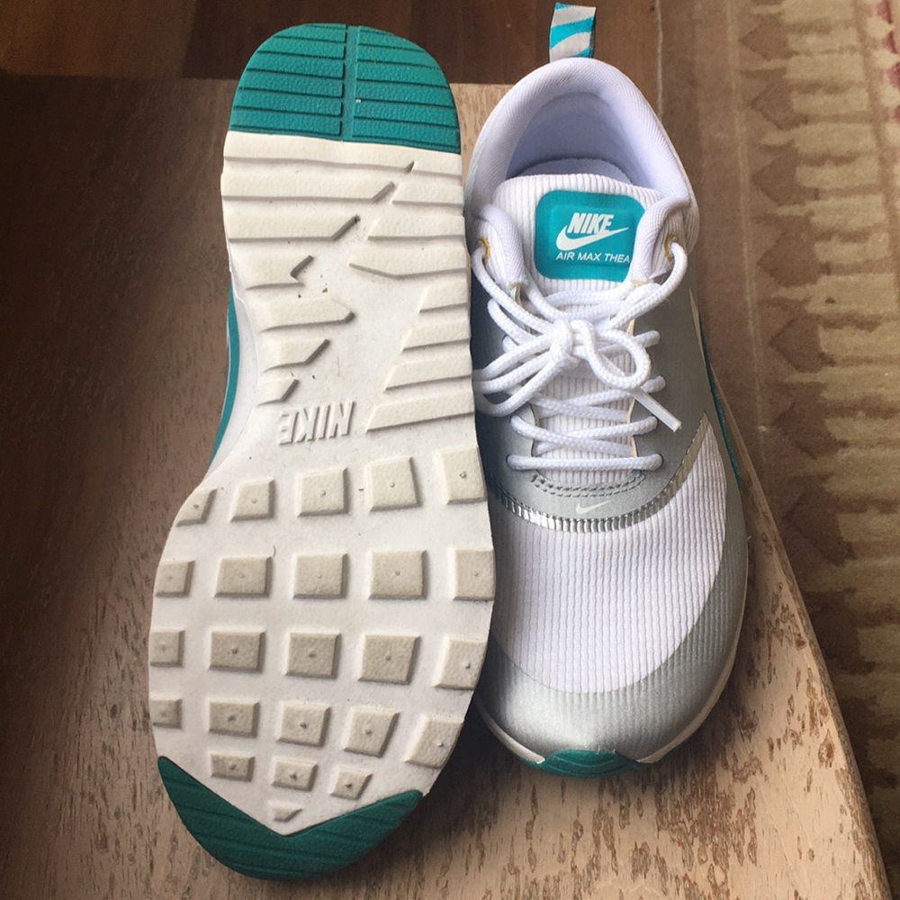 Sneakers - Picture 2 of 4